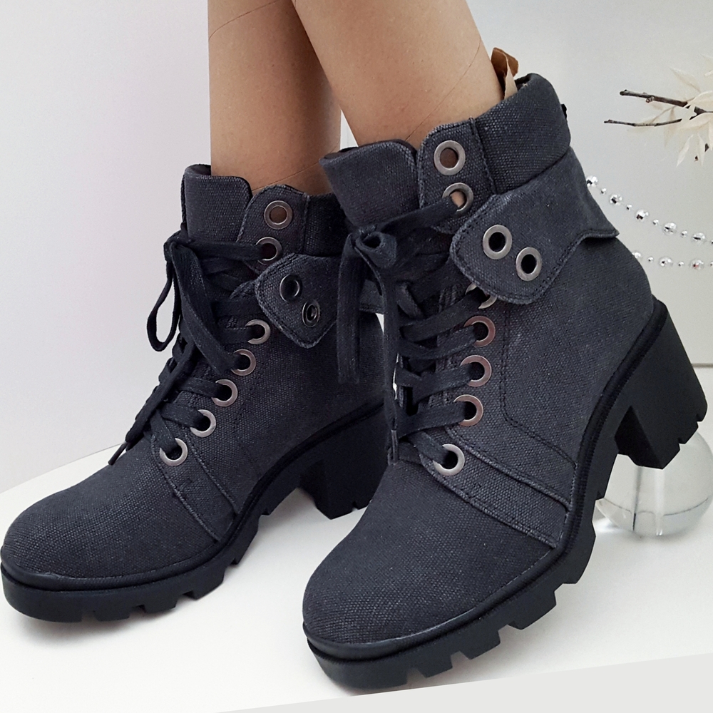 Maurices Dark Gray Canvas Combat Boots🍂Lace-up☆Round Toe☆Chunky Block Heels